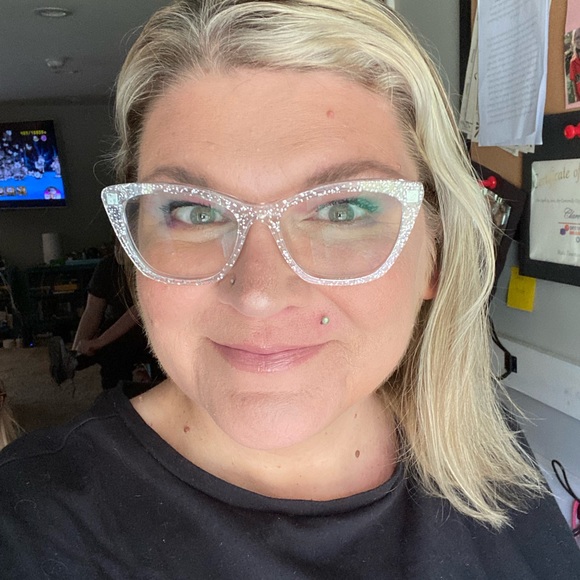 Meet your Posher, Krystin - Picture 5 of 5